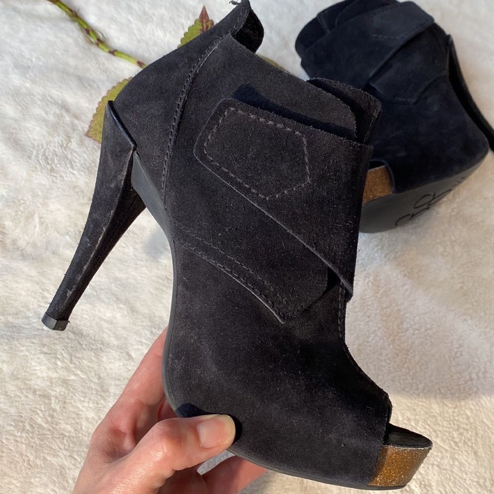 PEDRO GARCIA excellent condition preowned suede pumps size 7.5 narrow EUR 38.5N